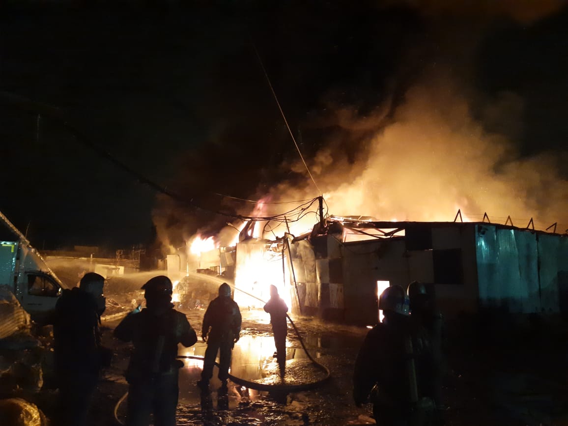 Большой пожар случился в Автозаводском районе в ночь на 4 апреля