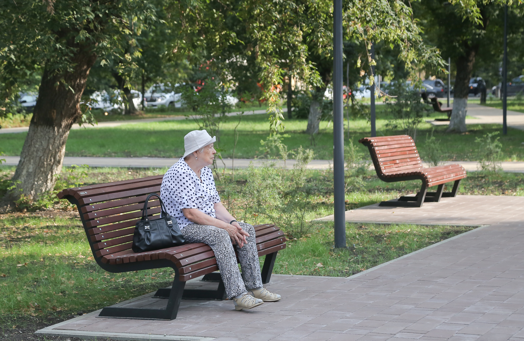 У жилых домов благодаря благоустройству сквера имени 50-летия Победы  появилась тихая зона для отдыха | Информационное агентство «Время Н»