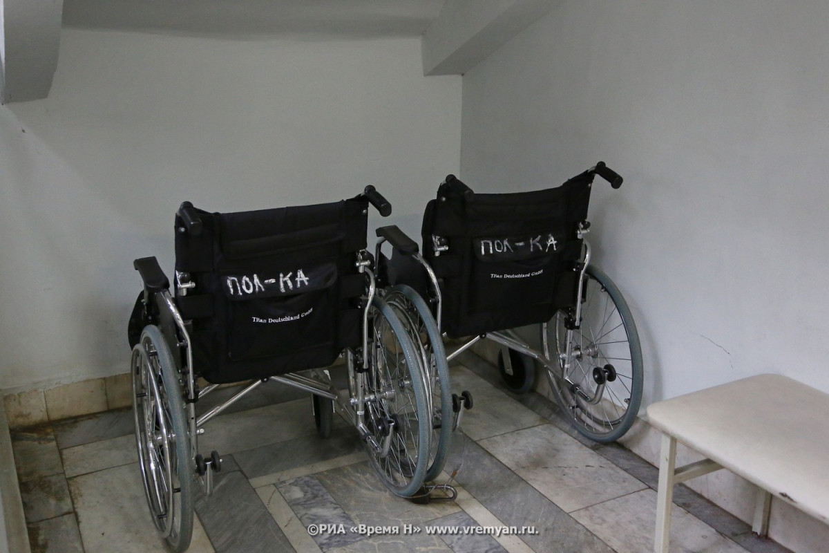 Неизвестные сломали детскую инвалидную коляску в Володарском районе