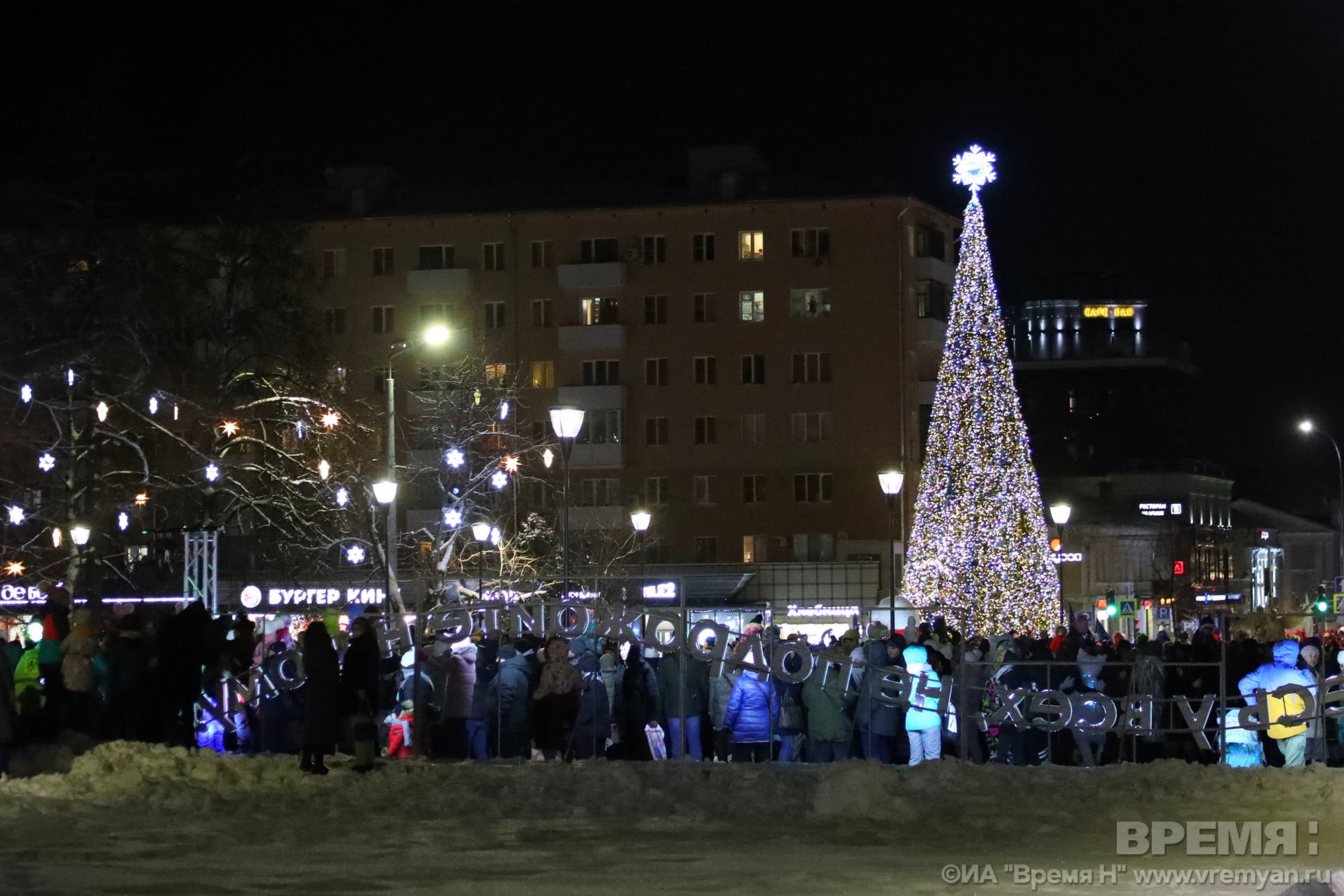 Нижний новгород 2022. Главная елка Нижнего Новгорода 2022. Горьковская елка 2022 Нижний Новгород. Новогодний Нижний Новгород 2022. Елка в Нижнем Новгороде 2022.