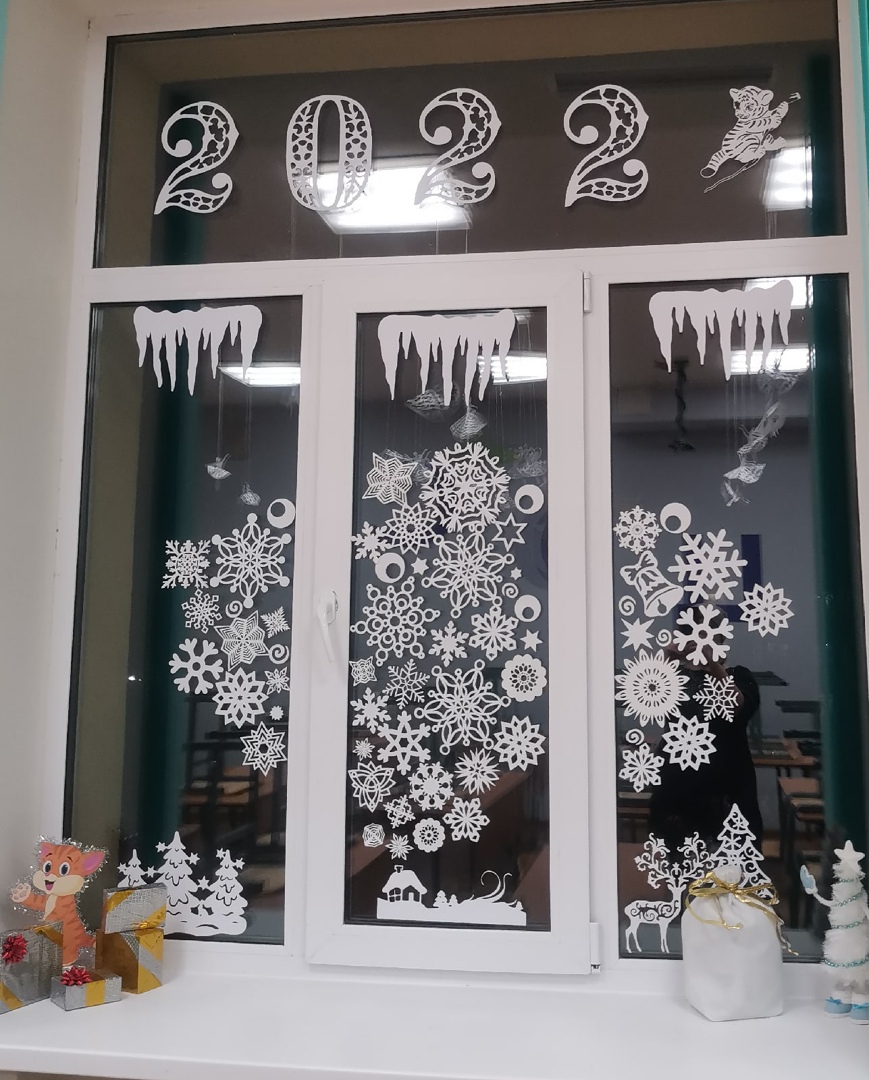 Как украсить окно на Новый год: 8 идей - Официальный блог zenin-vladimir.ru