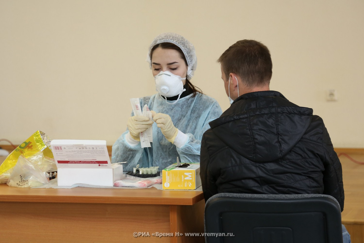 Вирусолог предупредил об опасности «омикрона» как «живой вакцины»