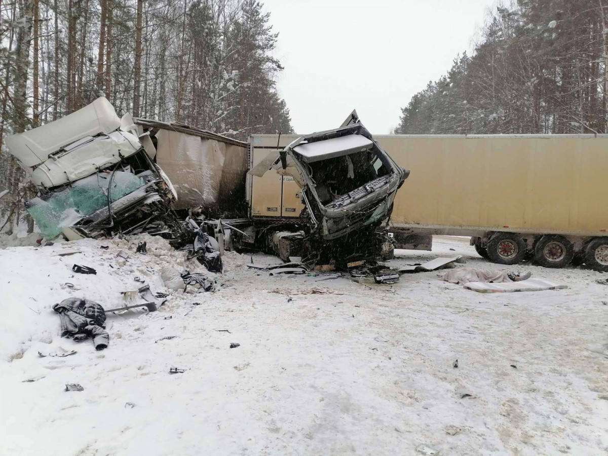 Один человек погиб при столкновении двух фур на трассе Нижний Новгород —  Киров | Информационное агентство «Время Н»