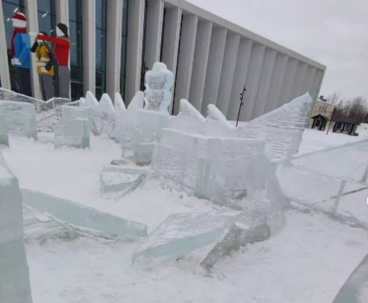 Вандалы сломали ледяной лабиринт на Нижегородской ярмарке