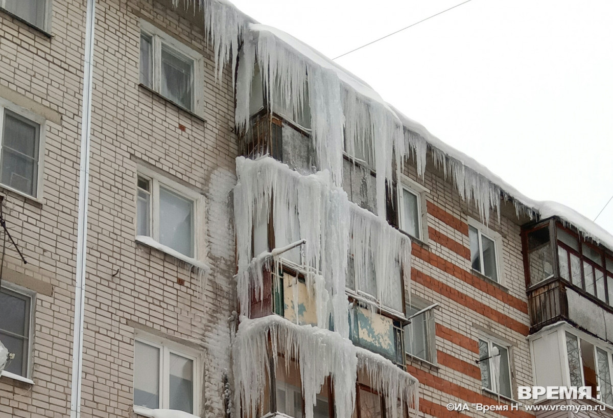 Глыба льда обрушилась на 6-летнюю девочку в Нижнем Новгороде