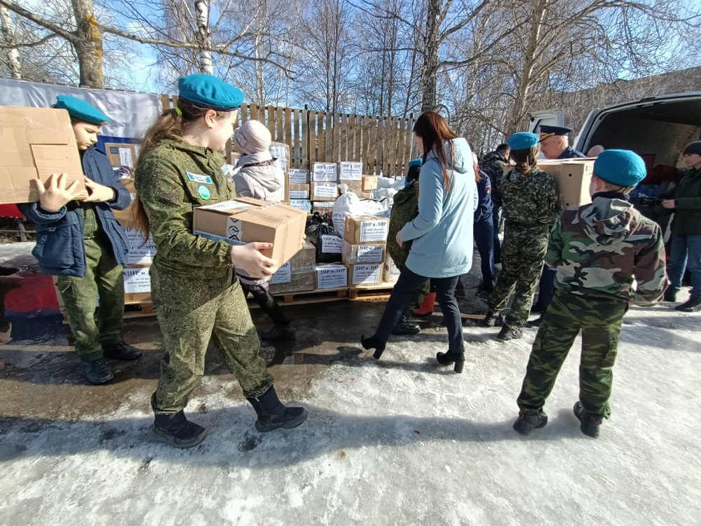 Нижегородские военно-патриотические клубы передали гуманитарную помощь жителям Донбасса