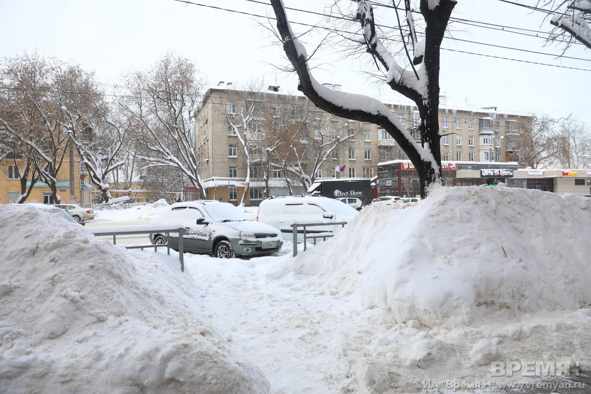 Нижегородские ДУКи объяснили, что не обязаны вывозить снег с придомовых  территорий | Информационное агентство «Время Н»