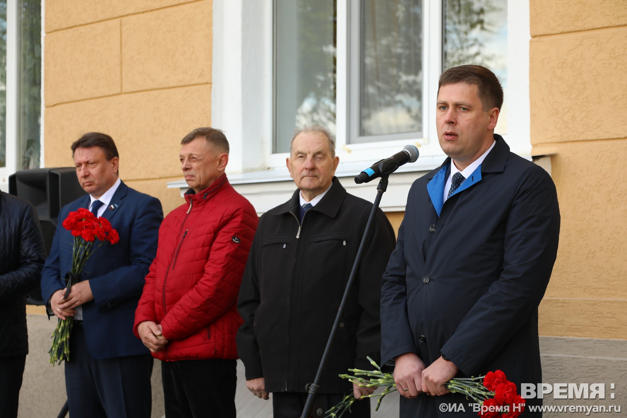 Мемориальную доску Алексею Макиевскому открыли на Верхне-Волжской набережной  | Информационное агентство «Время Н»