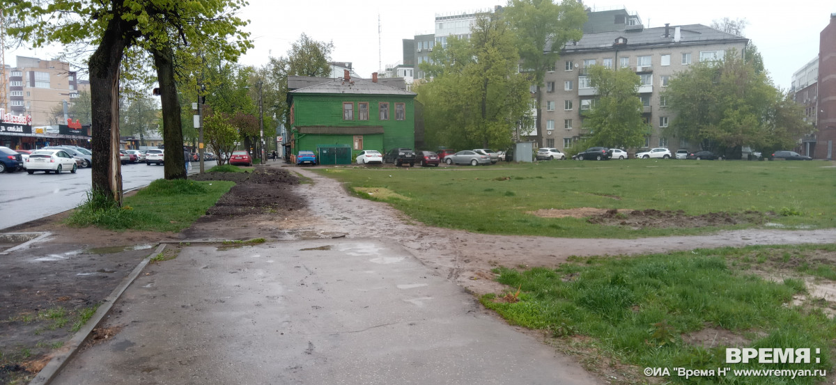 Власти обещают решить проблему с отсутствием тротуара на улице Костина
