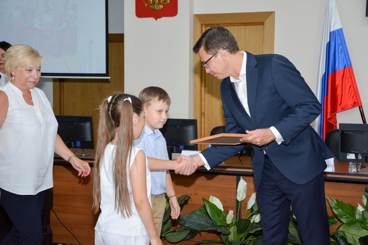 Творческий конкурс «Овеянные славою флаг наш и герб» прошел в Нижнем Новгороде