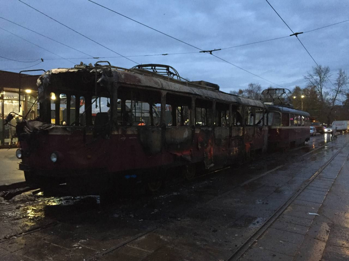 Опубликовано видео пожара в трамвае в центре Сормова