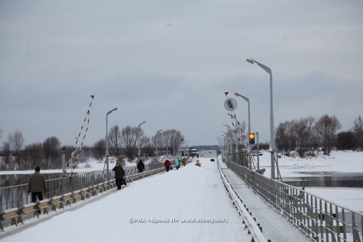Понтонный мост Павлово — Тумботино развели на период ледостава