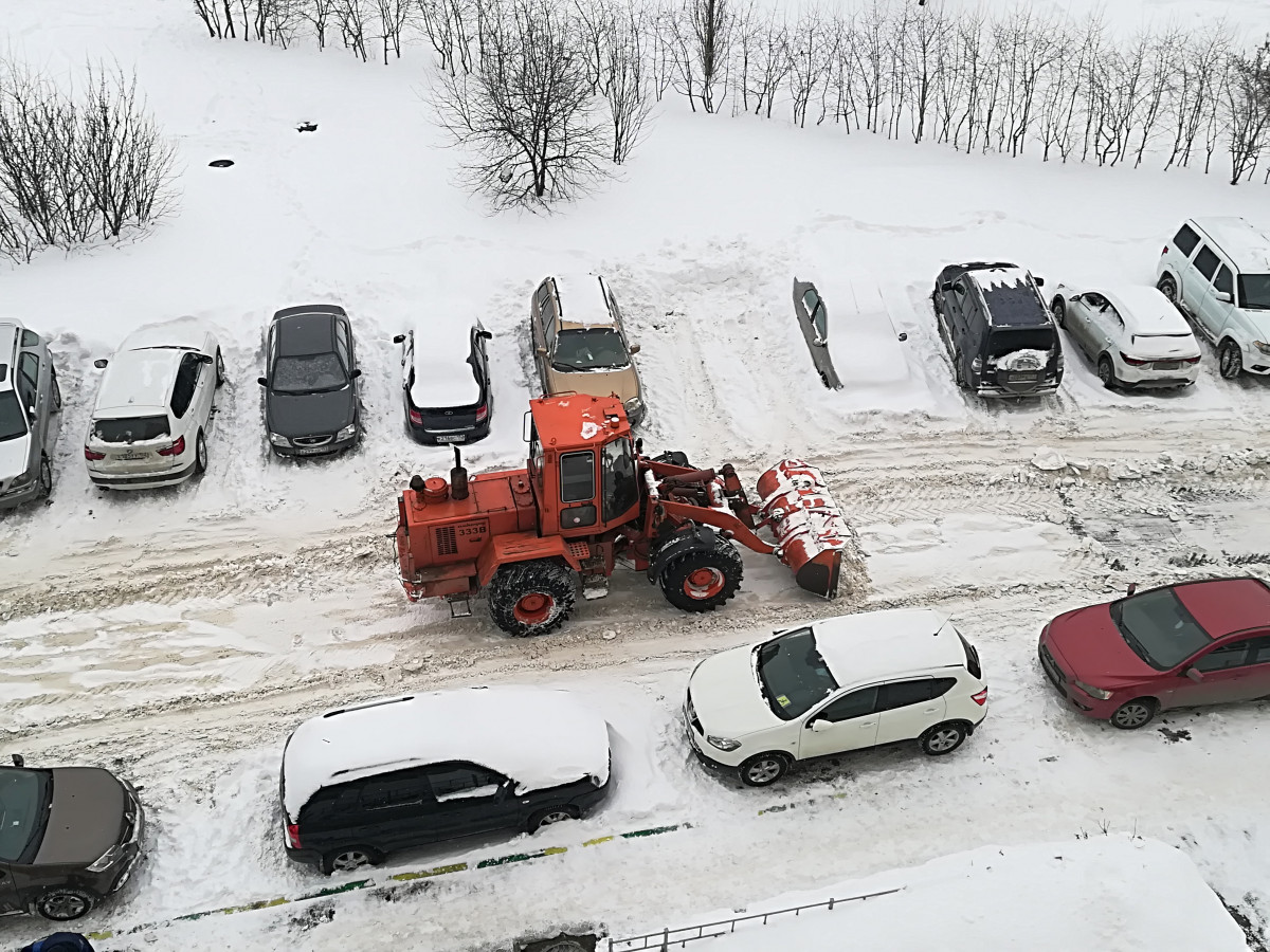 Стало известно, куда обращаться нижегородцам для уборки снега на дорогах и  во дворах | Информационное агентство «Время Н»