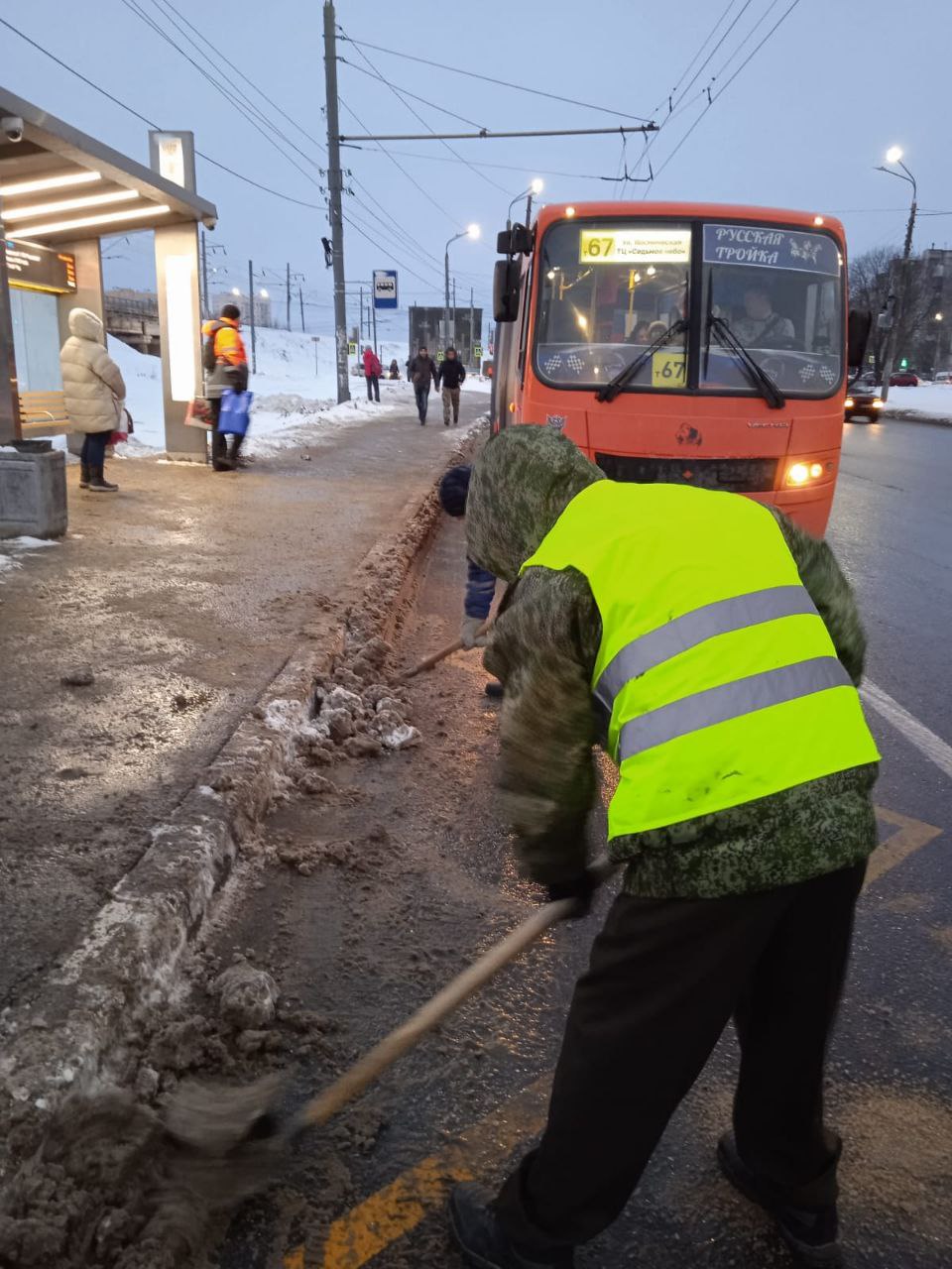 Фото и видео: улицы Нижнего Новгорода чистят от снега | Информационное  агентство «Время Н»