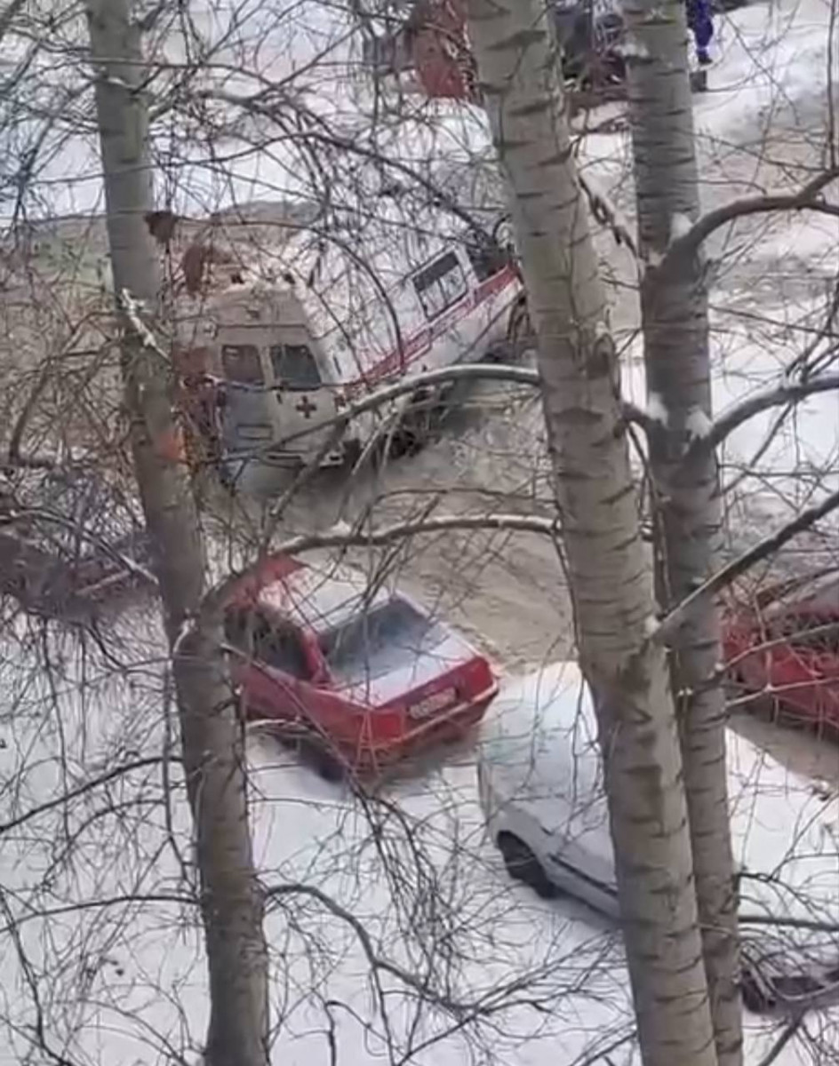 Нижегородцев призывают помогать машинам скорой помощи преодолеть снежные преграды