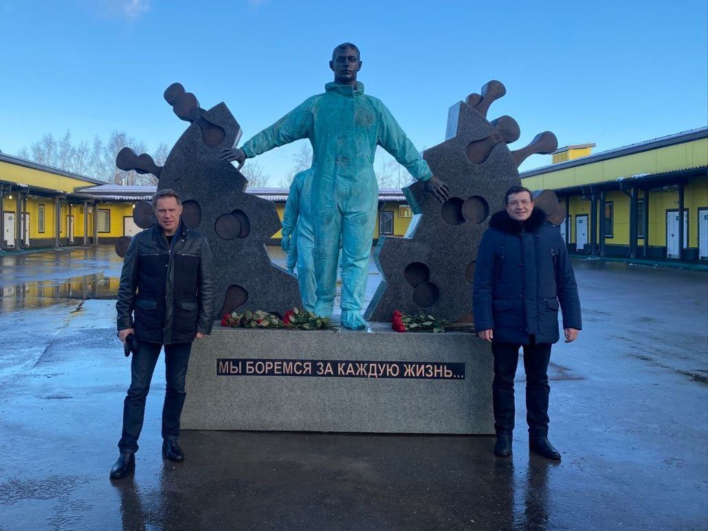 В Нижнем Новгороде открыт памятник «Три врача»