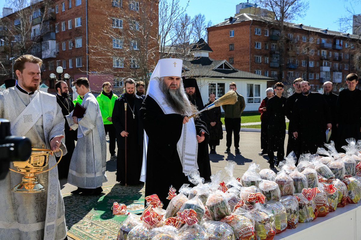 Митрополит Георгий освятил пасхальные куличи для тюремных учреждений