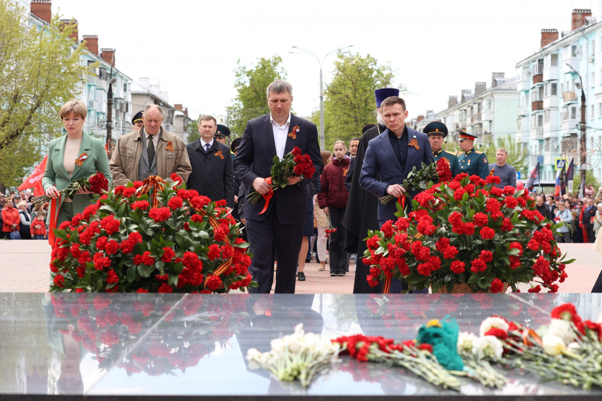 Церемония возложения цветов к Вечному огню открыла празднование Дня Победы  в Дзержинске | Информационное агентство «Время Н»