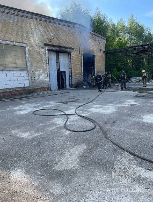 Пожар в цехе в Ленинском районе локализован на площади 200 кв. м