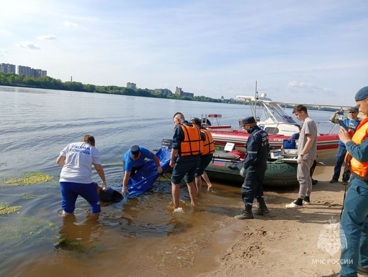 Мужчина упал с Молитовского моста в Нижнем Новгороде | Информационное  агентство «Время Н»