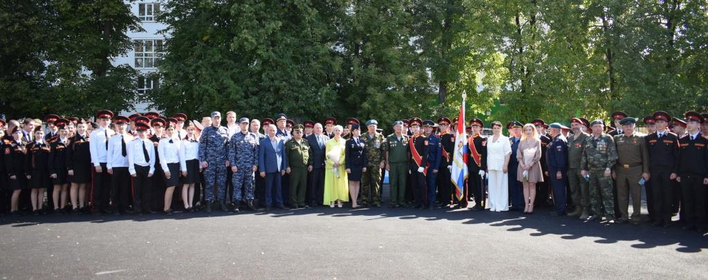 В Нижнем Новгороде офицеры Росгвардии поздравили кадет с началом учебного года