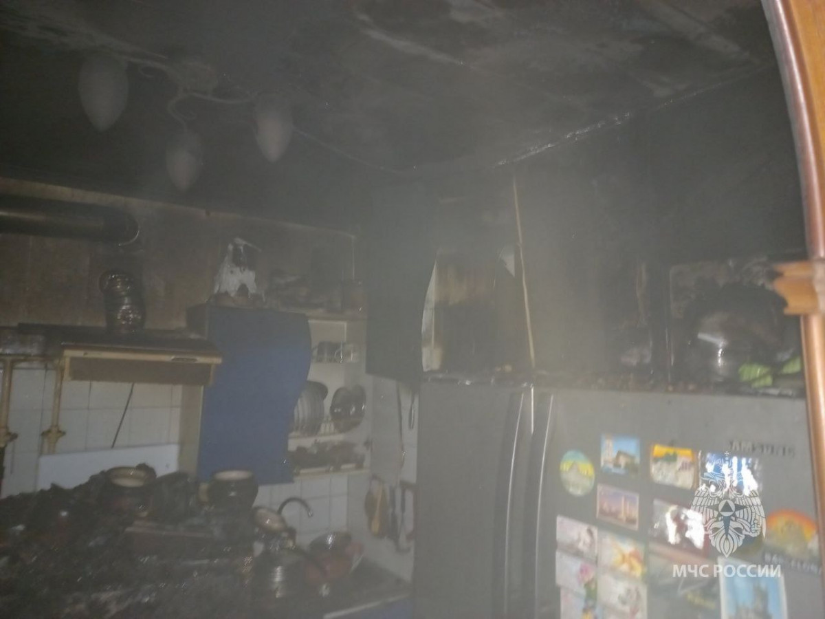 12 человек спасли пожарные из горящей квартиры в Советском районе Нижнего Новгорода