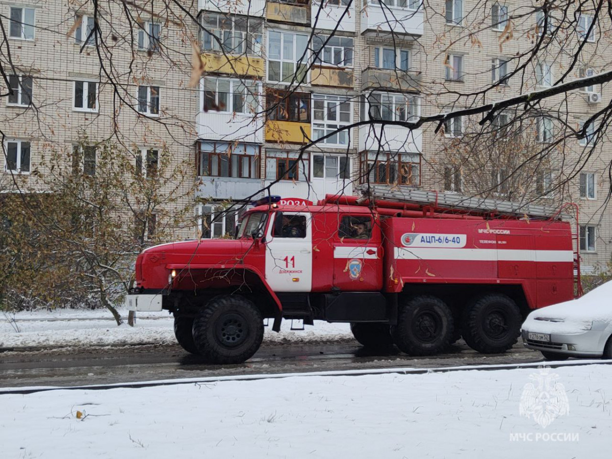 Девять человек эвакуировали из высотки в Дзержинске из-за горящего балкона  | Информационное агентство «Время Н»