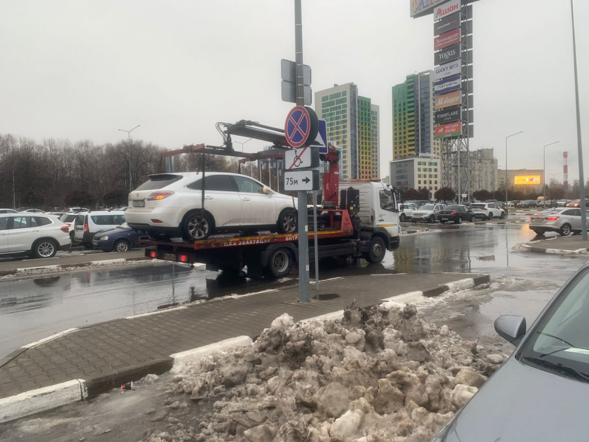 Более 7,5 тысяч автомобилей эвакуировали в Нижнем Новгороде | 01.11.2023 |  Нижний Новгород - БезФормата