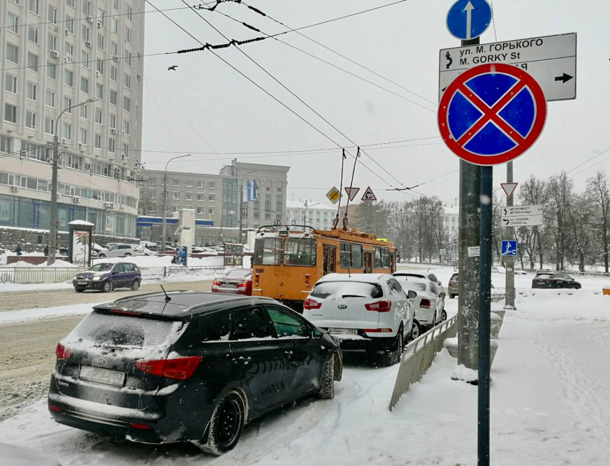 Ограничения на парковку в Нижнем Новгороде вводятся только на время уборки  снега | Информационное агентство «Время Н»