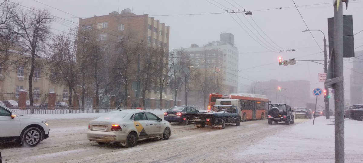 Движение по Мызинскому мосту в Нижнем Новгороде парализовано