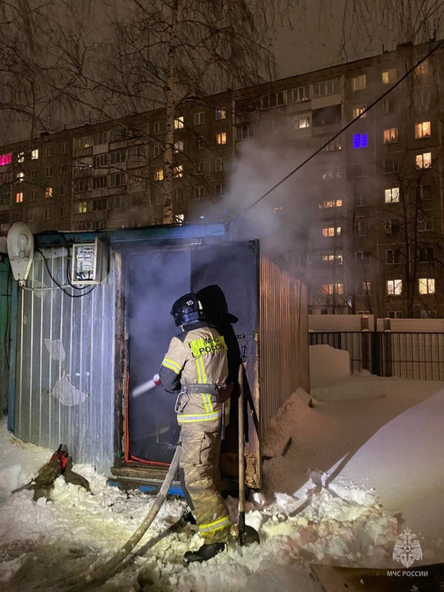 Хозяйственную постройку потушили пожарные в Нижнем Новгороде 18 декабря |  18.12.2023 | Нижний Новгород - БезФормата