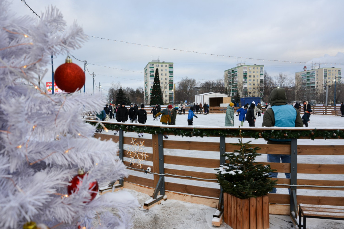 Бесплатный каток открыли у нижегородского кинотеатра «Россия»