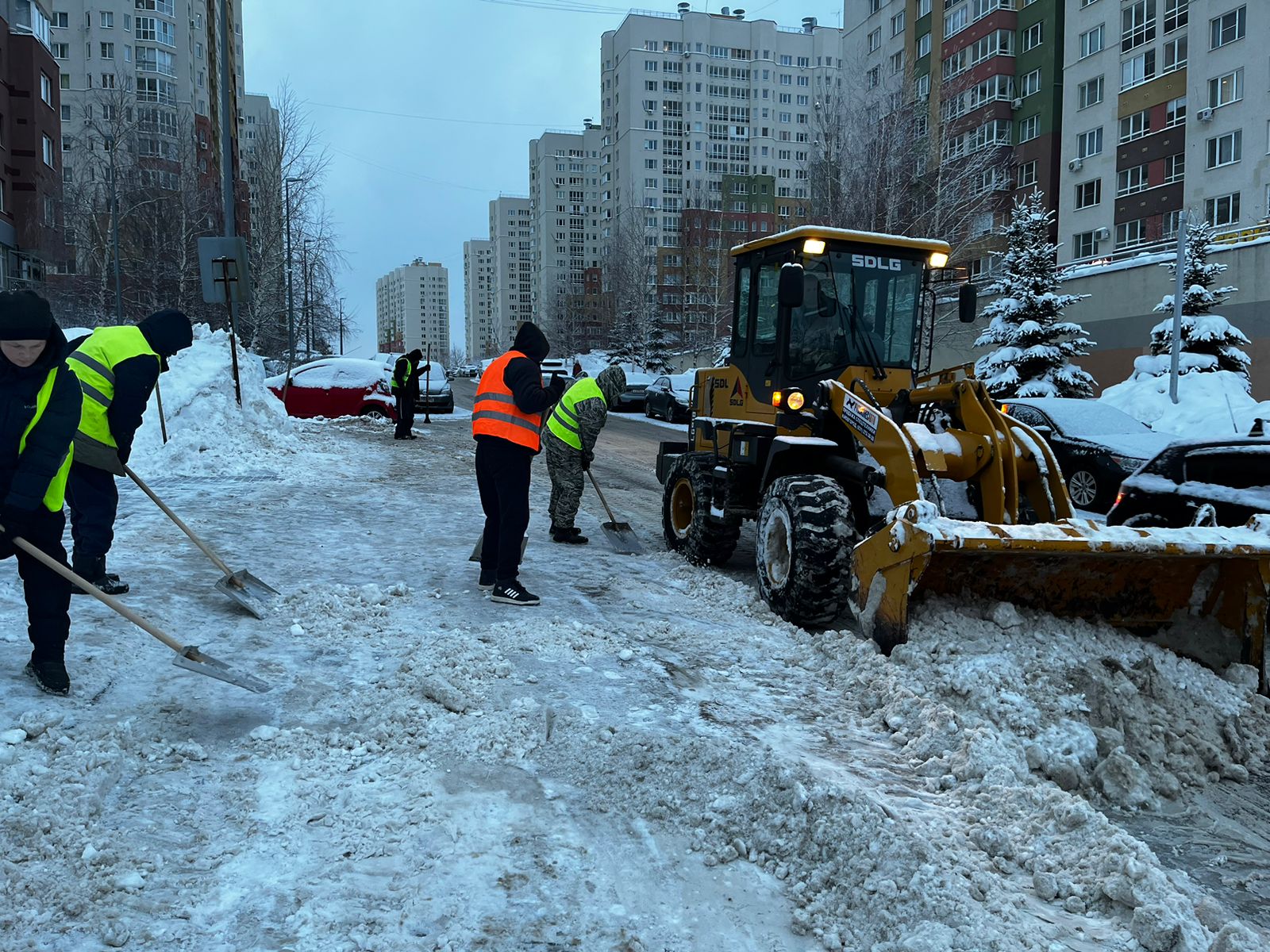 Главы районов Нижнего Новгорода проверяют ход уборки от снега дворов и  тротуаров в выходные | Информационное агентство «Время Н»