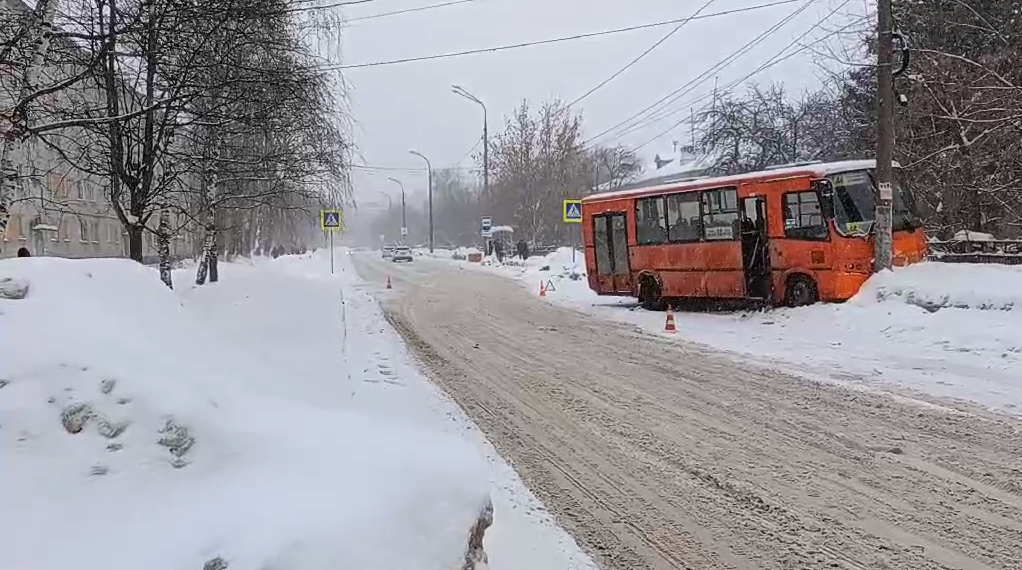 Маршрутка задавила девушку на пешеходном переходе в Нижнем Новгороде