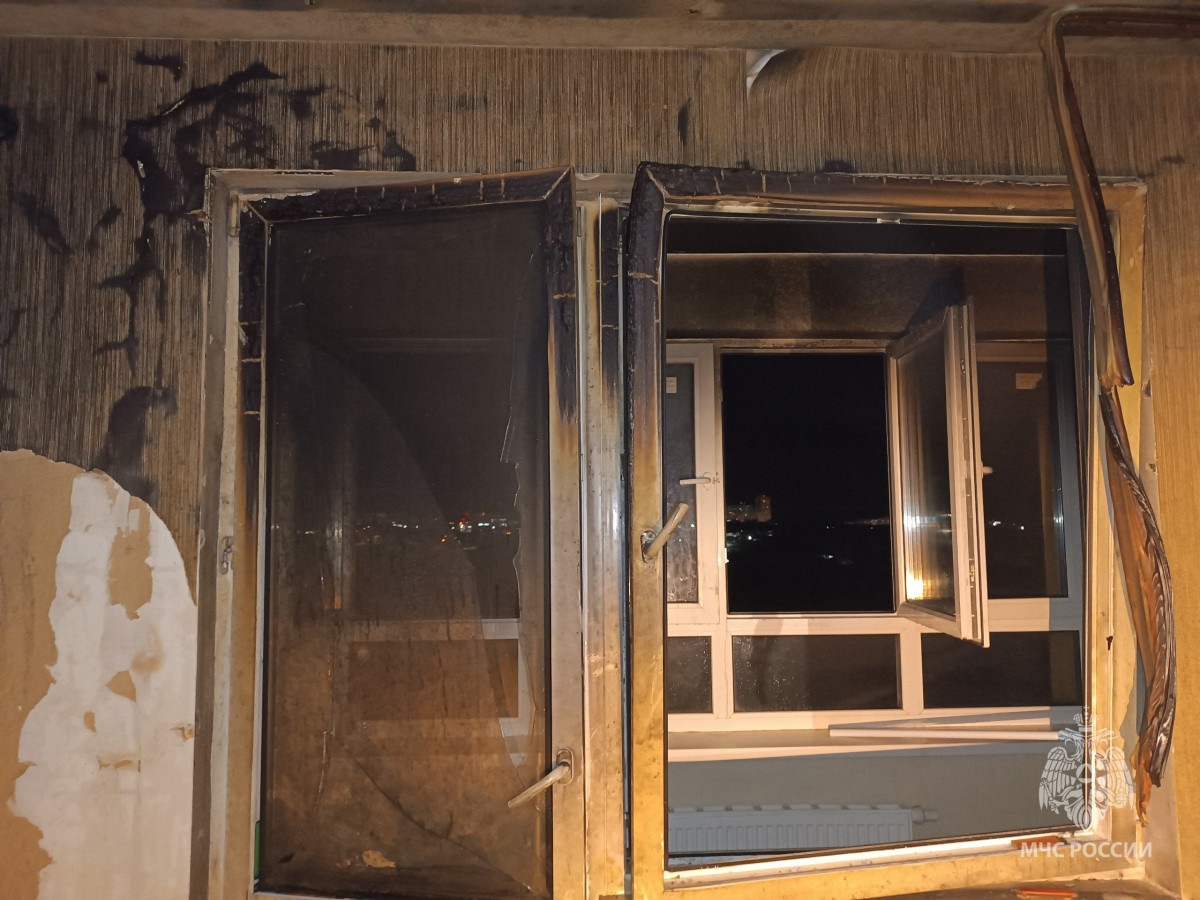 35 человек эвакуировали из-за пожара в многоэтажке на улице Романтиков