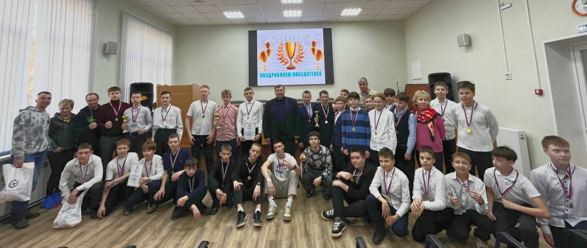 Команды двух нижегородских школ победили в турнире по хоккею в валенках