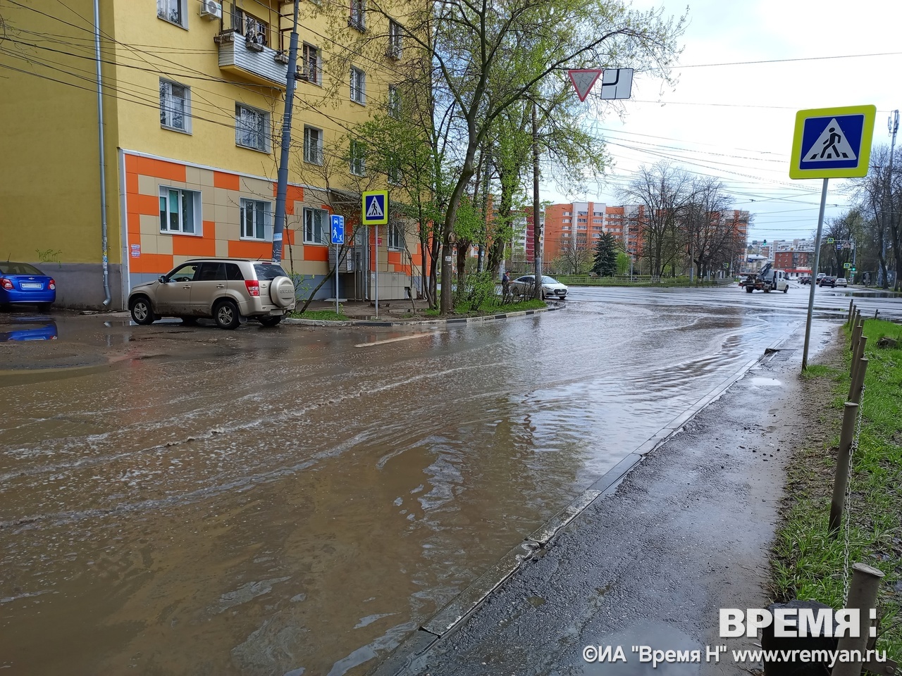 Детская поликлиника № 19 в Нижнем Новгороде оказалась окружена водой |  22.04.2024 | Нижний Новгород - БезФормата