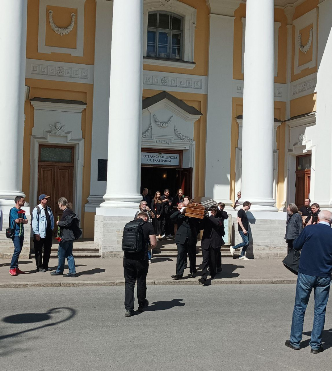 Продюсера группы «Кино» Андрея Тропилло похоронили в Санкт-Петербурге