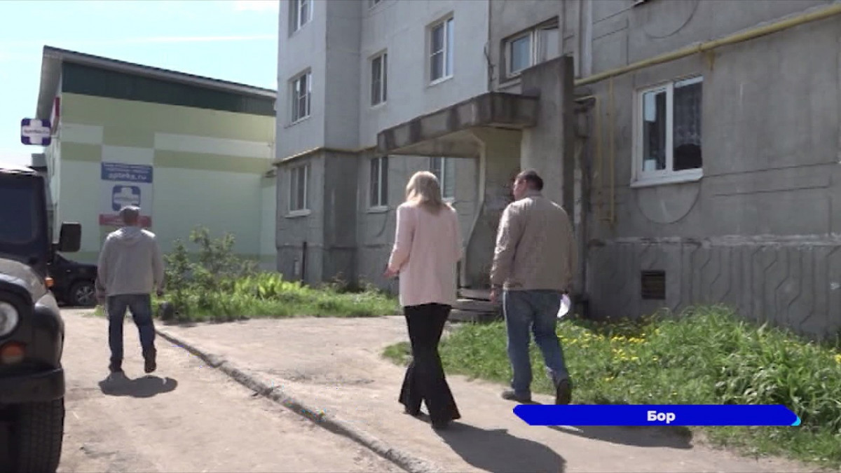 Специалисты ГЖИ Бора провели проверку подъездов многоквартирных домов в посёлке Октябрьский