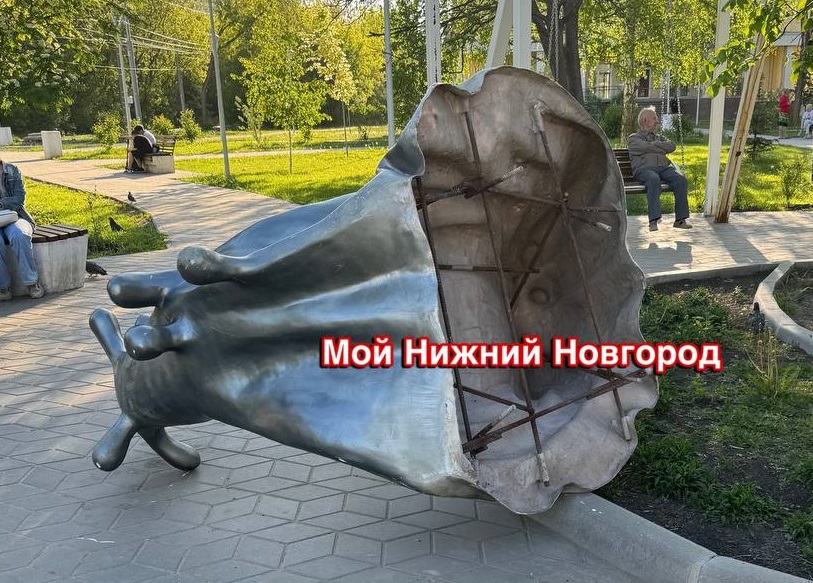 Рухнувший на улице Березовской арт-объект не будут восстанавливать
