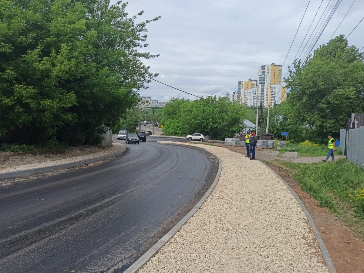 Уже более 180 тысяч кв. м покрытия проезжей части на нижегородских дорогах отремонтировано по нацпроекту