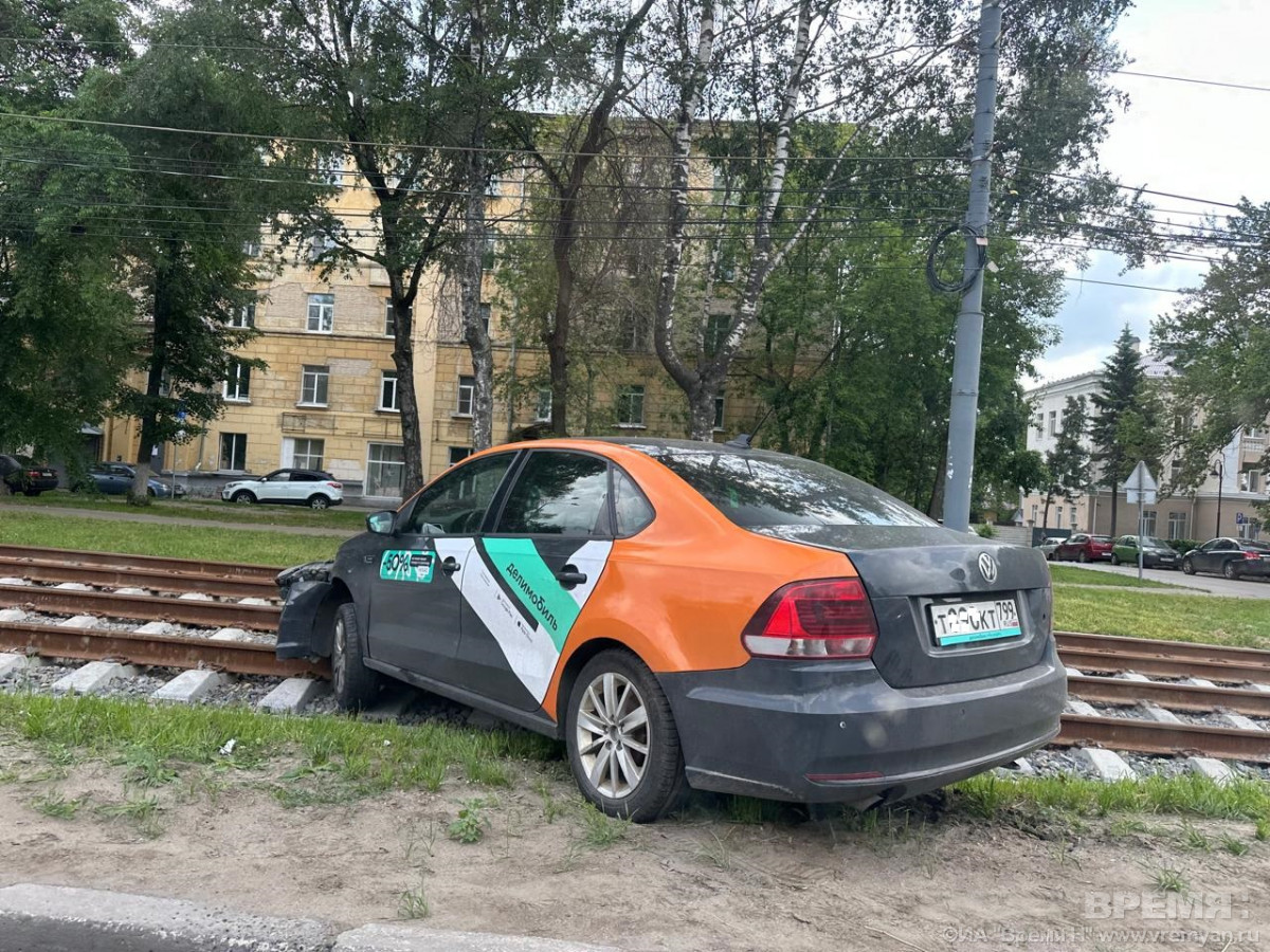 Движение трамваев остановлено на проспекте Гагарина из-за ДТП | 07.06.2024  | Нижний Новгород - БезФормата