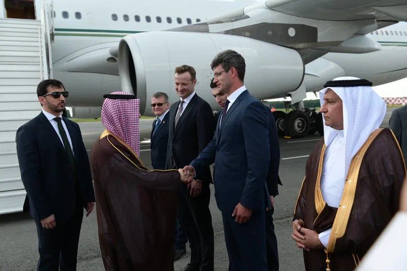 В международном аэропорту имени Чкалова встретили делегацию Саудовской Аравии