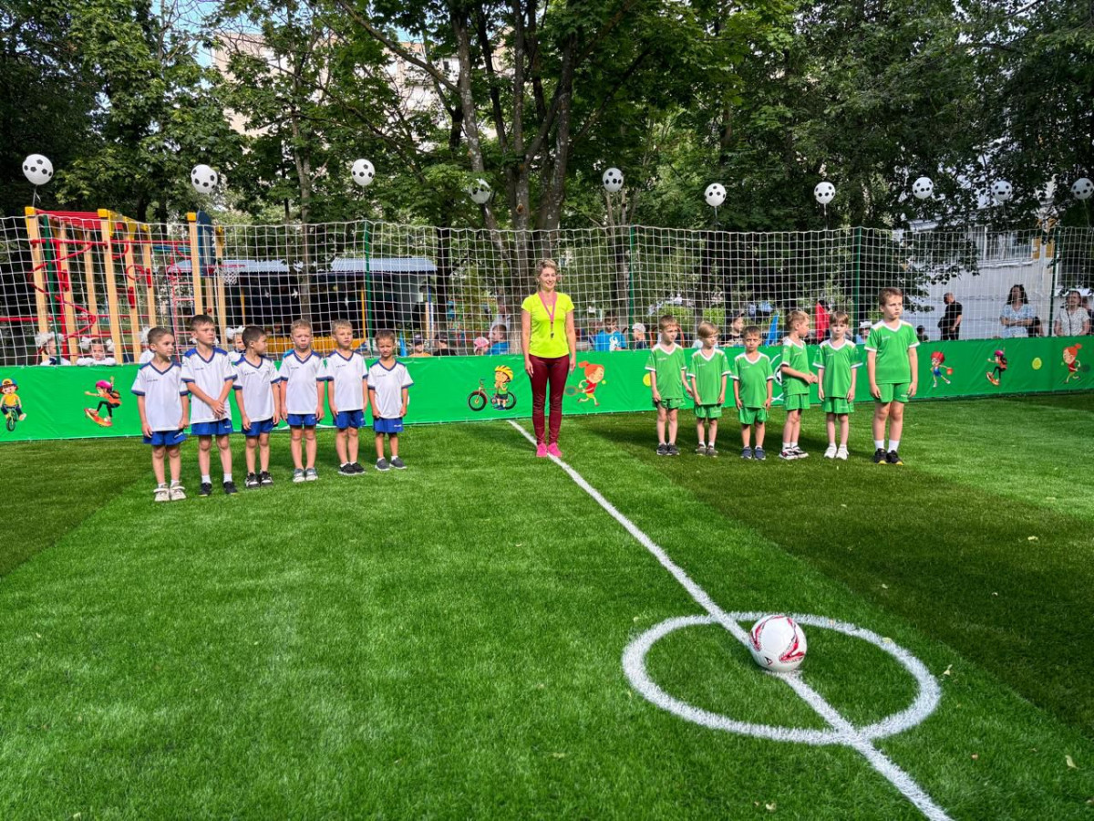 Футбольные поля открыли в дзержинских детских садах