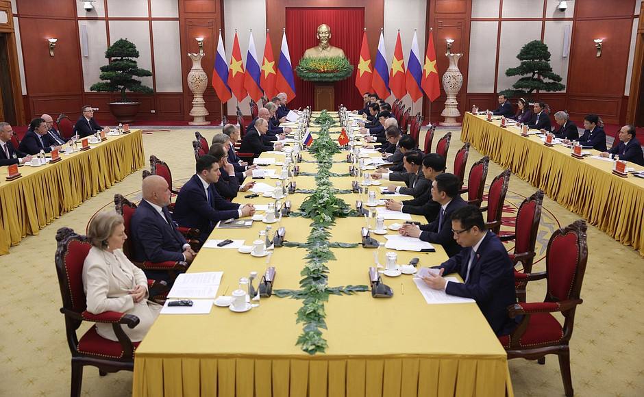 Губернатор Никитин работает во Вьетнаме в составе российской делегации