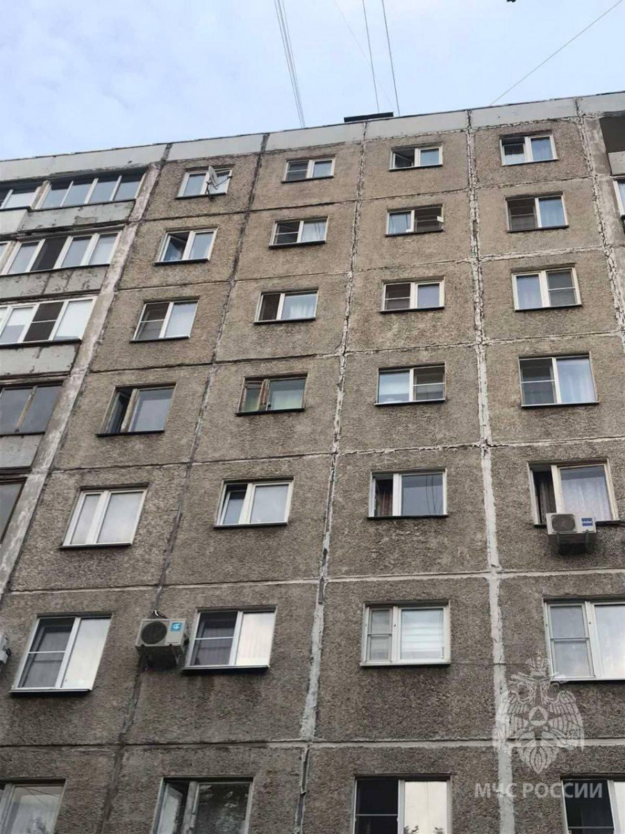 Пятилетняя девочка погибла, выпав из окна в Нижнем Новгороде