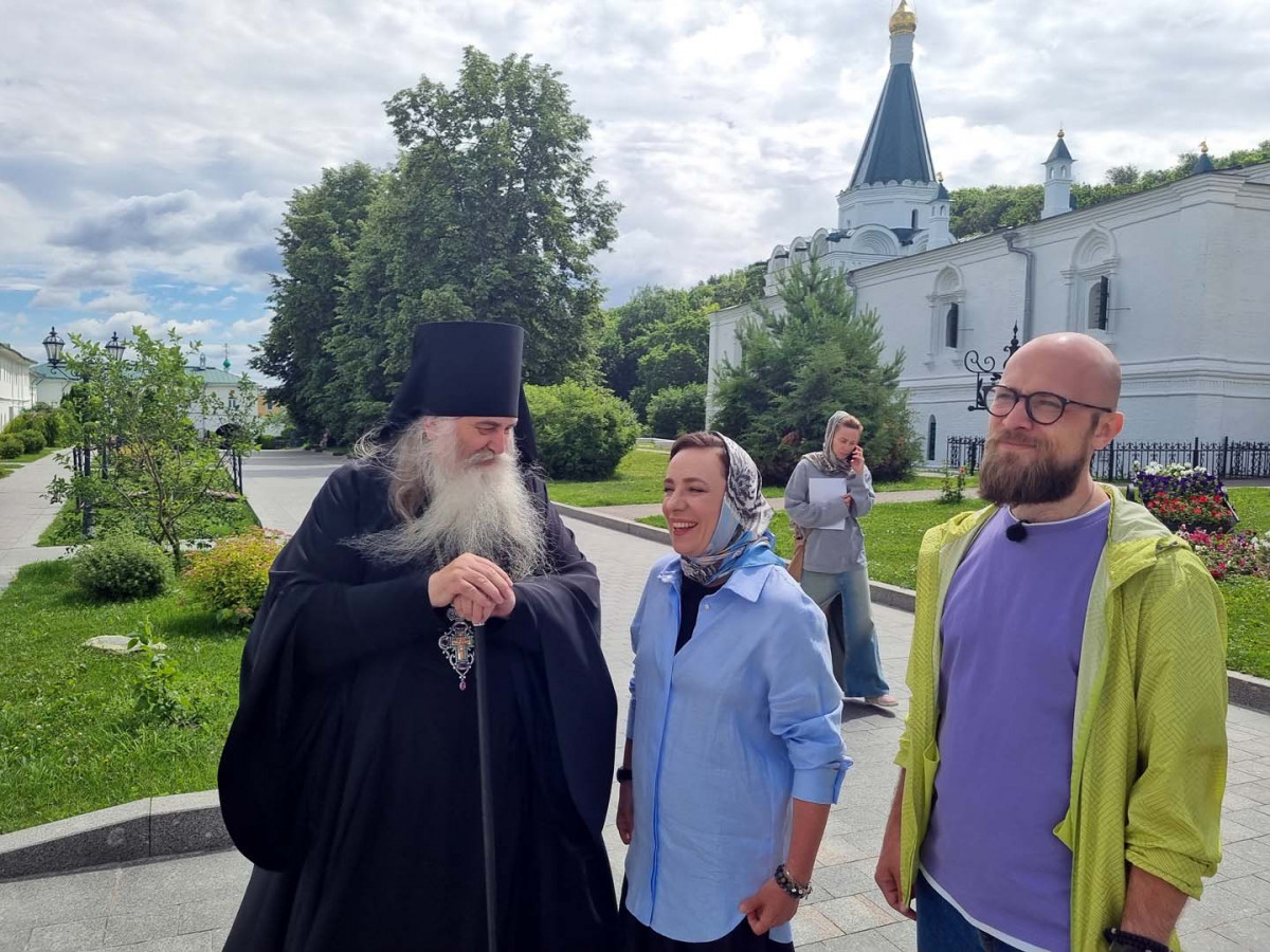 Телеведущая Тутта Ларсен сняла фильм в нижегородском монастыре