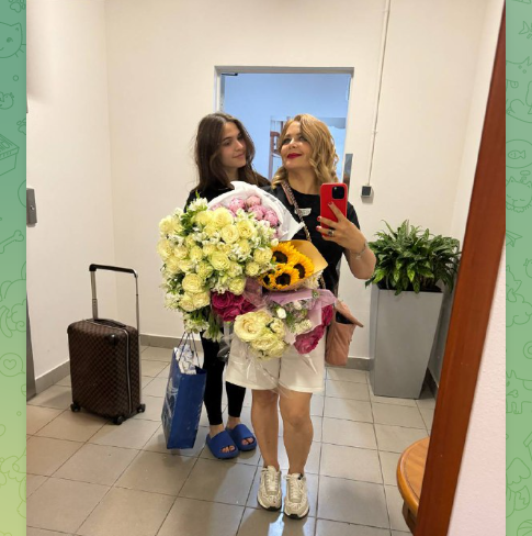 Ирина Пегова похвалилась роскошным букетом цветов после спектакля