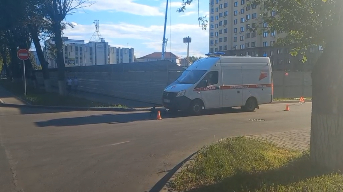 Женщина на самокате совершила ДТП с участием скорой помощи в Нижнем Новгороде