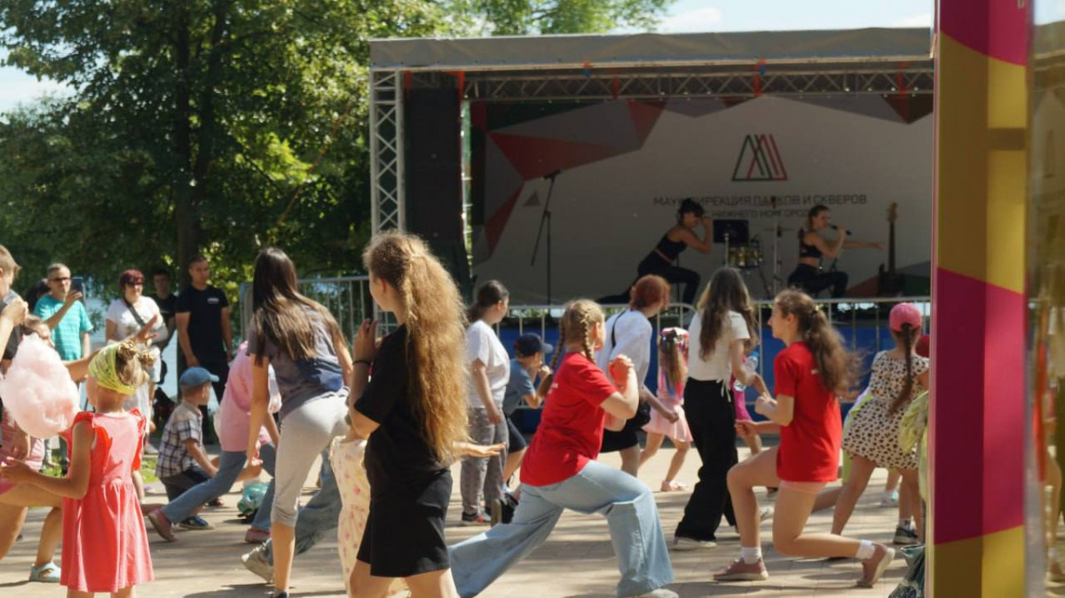 Опубликованы фото празднования Дня молодежи в парке Светлоярский
